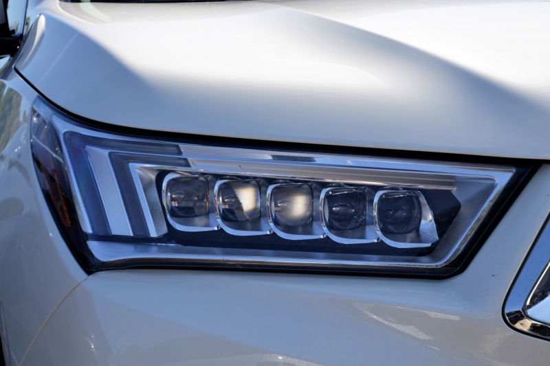 moto-LANTOSQUE-min_acura-headlamp-2834131